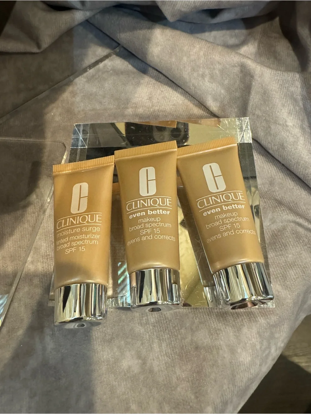 Clinique Even Better + Moisture Surge SPF 15 Makeup Trio Ivory- 02- VF-N  (3)